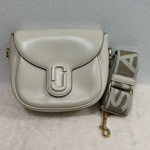 Marc Jacobs beige small saddle bag- lightly worn with gold hardware